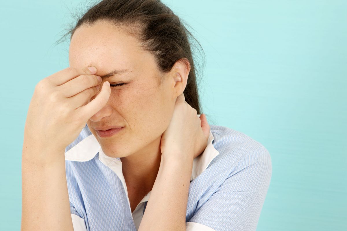 Woman experiencing a migraine